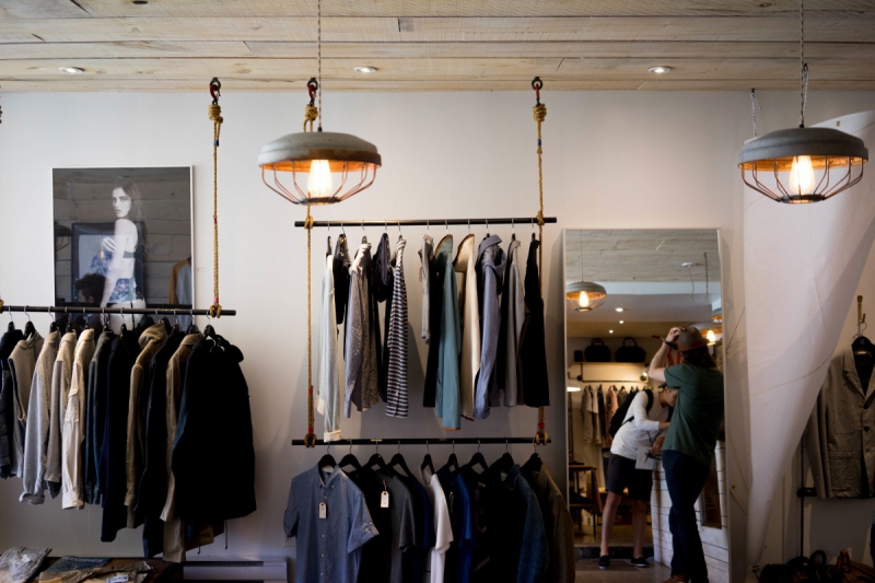 magasin-LE CANNET DES MAURES-min_clothing_store_shop_boutique_men's_fashion_clothes_business_retail_shopping-1062572